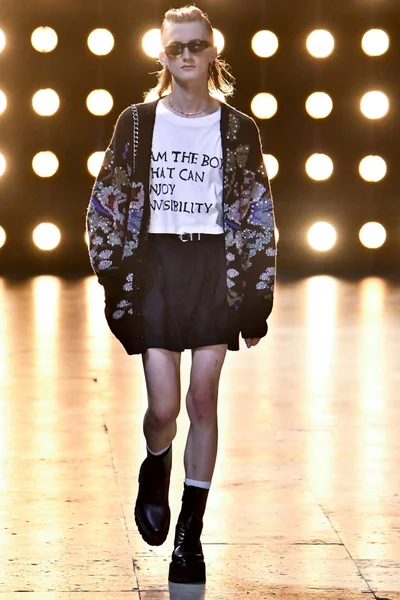 Look 10